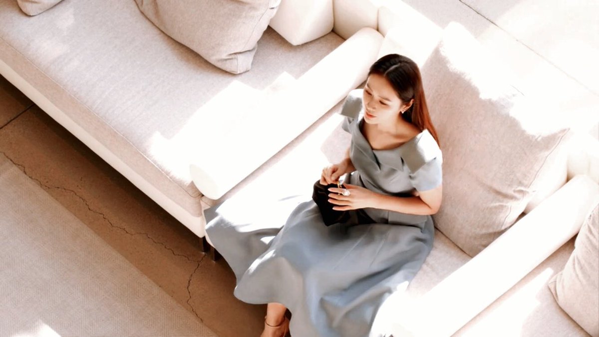 binjinwave's tweet photo. she is beauty. she is grace. she is the son yejin. https://t.co/CQVkmp5lte