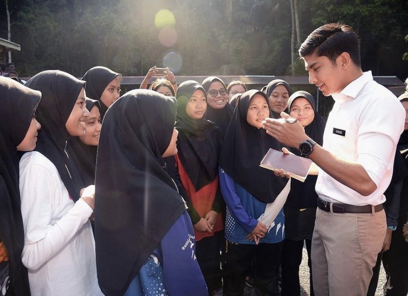 SyedSaddiq's tweet image. ThunderBOLD 2.0 

For RM100, I’ll be sharing all the tips to having good critical thinking skills in a 2-hours session. 

In return, all proceeds will be used to buy school uniforms for underprivileged students in Muar.

See you in class!

thunderbold.co 

#ThunderBOLD