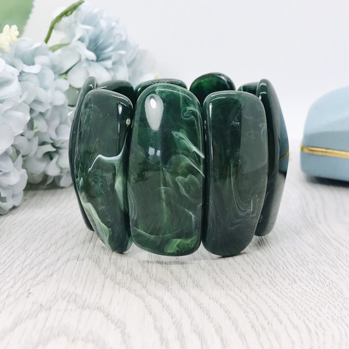 theoldvintageco's tweet image. Retro Wide Forest Green Swirly Plastic Stretchy Bangle. White Swirls Stretch Bracelet. Vintage Celluloid Resin Large Statement Bracelet. 60s tuppu.net/6bbf5eab #Etsy #TheOldVintageCo #PlasticBangle