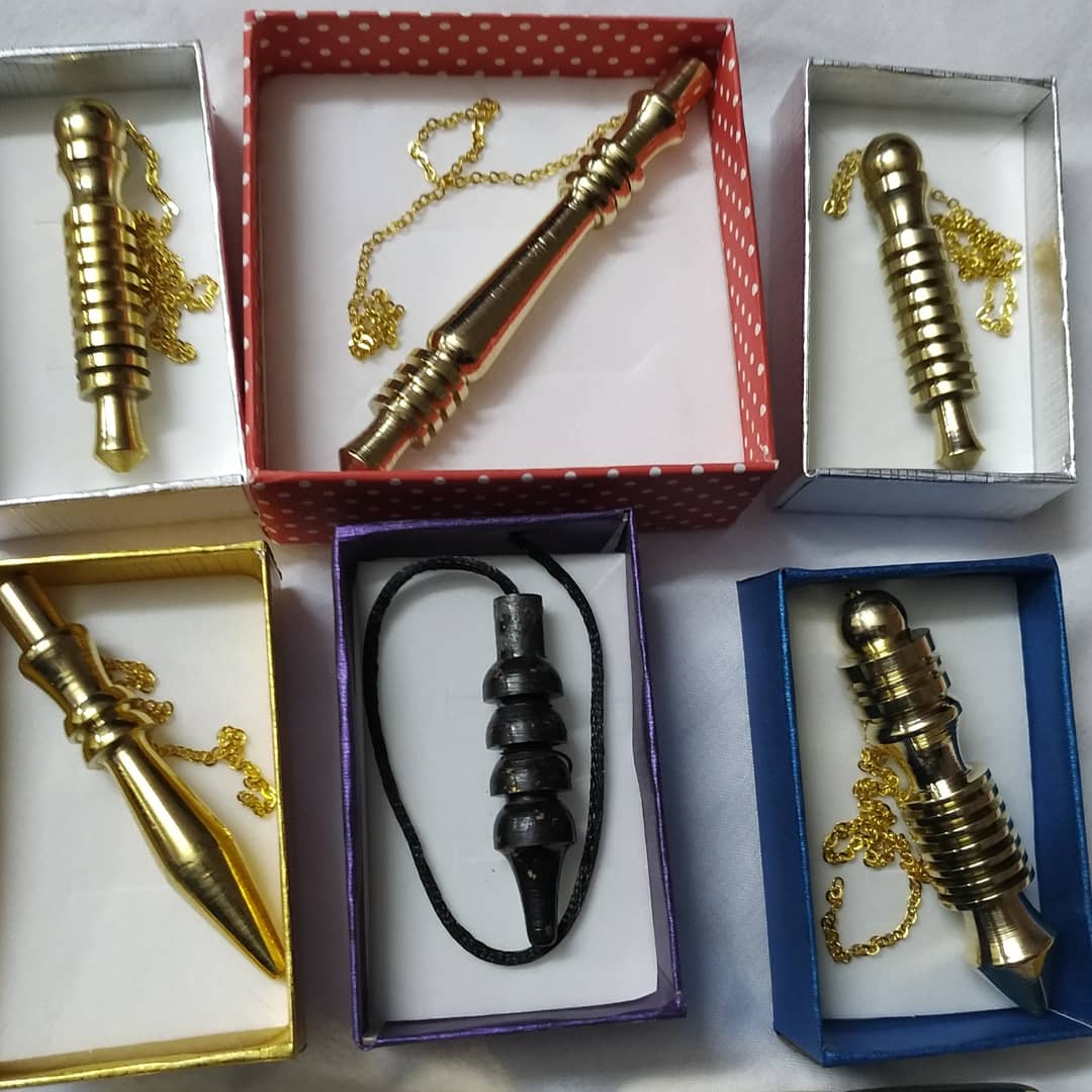 NanoHealing1's tweet photo. #pendule #downsingpendulum #egyptianpendulum #pendulum #isis #brasspendulum #healingpendulum
#البندول_الفرعونى #بندول_ايزيس https://t.co/wrE6lyM3jb