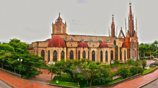 Mfrases_1's tweet photo. Para los que no la conozcan. Es la Iglesia "Santa Bárbara" ubicada en Rubio, Estado Táchira. Venezuela. Monumento histórico Nacional. Una joya, sin duda. #FelizNoche https://t.co/6SATad9Vs7