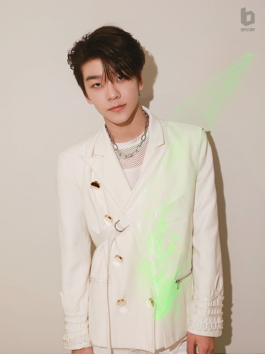 Boy story xinlong. группа boy story обнимаются. Xin long. Xin long. Boy story синь лун.