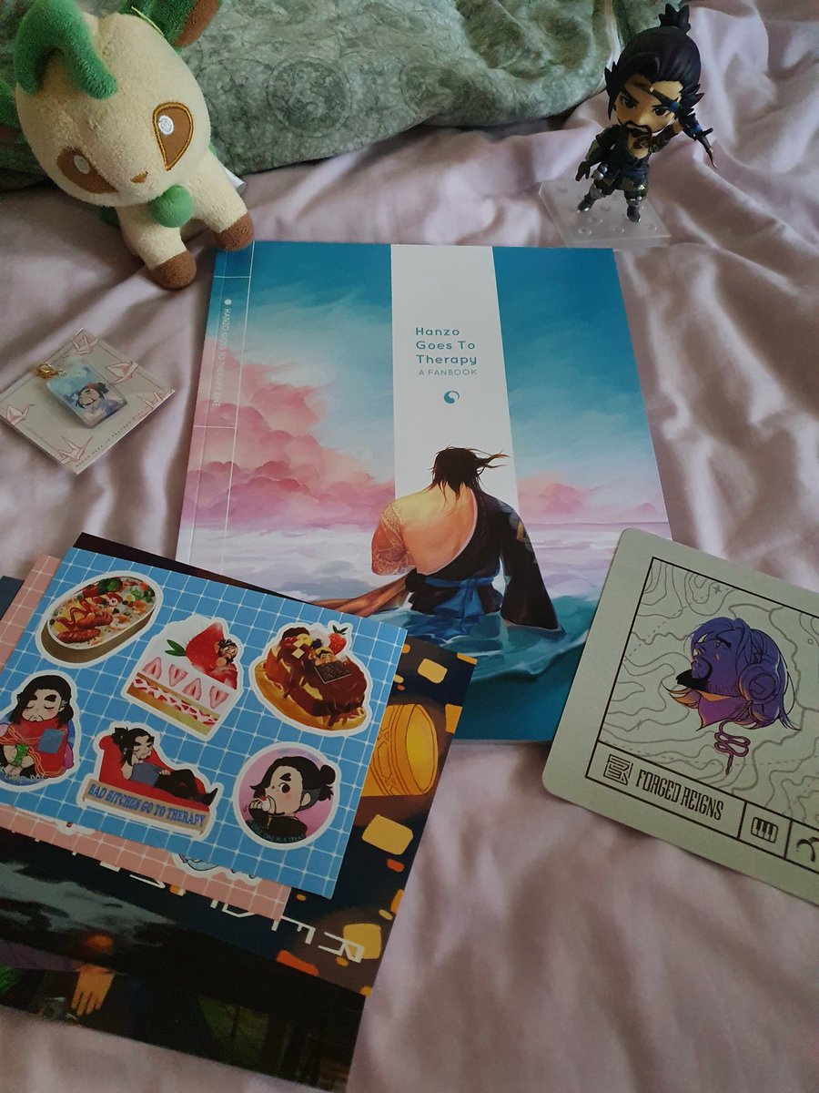 Didn't got time to post this last night as I immediately buried myself in the zine and read it until midnight. But ashdidhiwgsgjagd I'm so glad it arrived safely it is gorgeous!!! 💚💗💚💗💚 thank you @hnzotherapyzine !!!