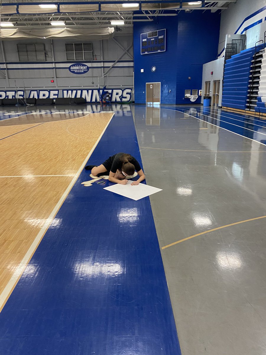 CarlsongirlsBB's tweet photo. Getting some much needed fresh air and time together making posters for our senior night tomorrow! Hard to believe the season is coming to a close, and another chapter is starting soon for our 5 seniors! #family 💙🏀 https://t.co/Rv17UFmypO