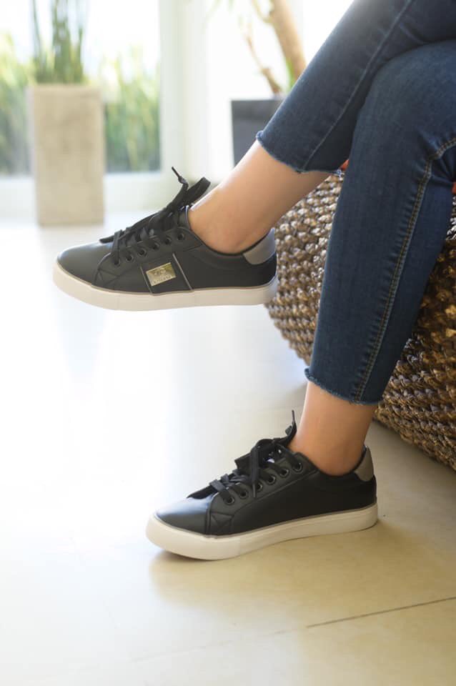 KamarStore's tweet photo. Solo este #Viernes último día: aprovecha y llévate
1 par de estas bellezas a tan solo $19.99
2 pares x solo $35.00 o 3 pares x tan solo $45.00 #PodesCombinar #Cool
#Geniales #PromoLimitada #VLPVKS ♥️ https://t.co/D5sRDrmeQb