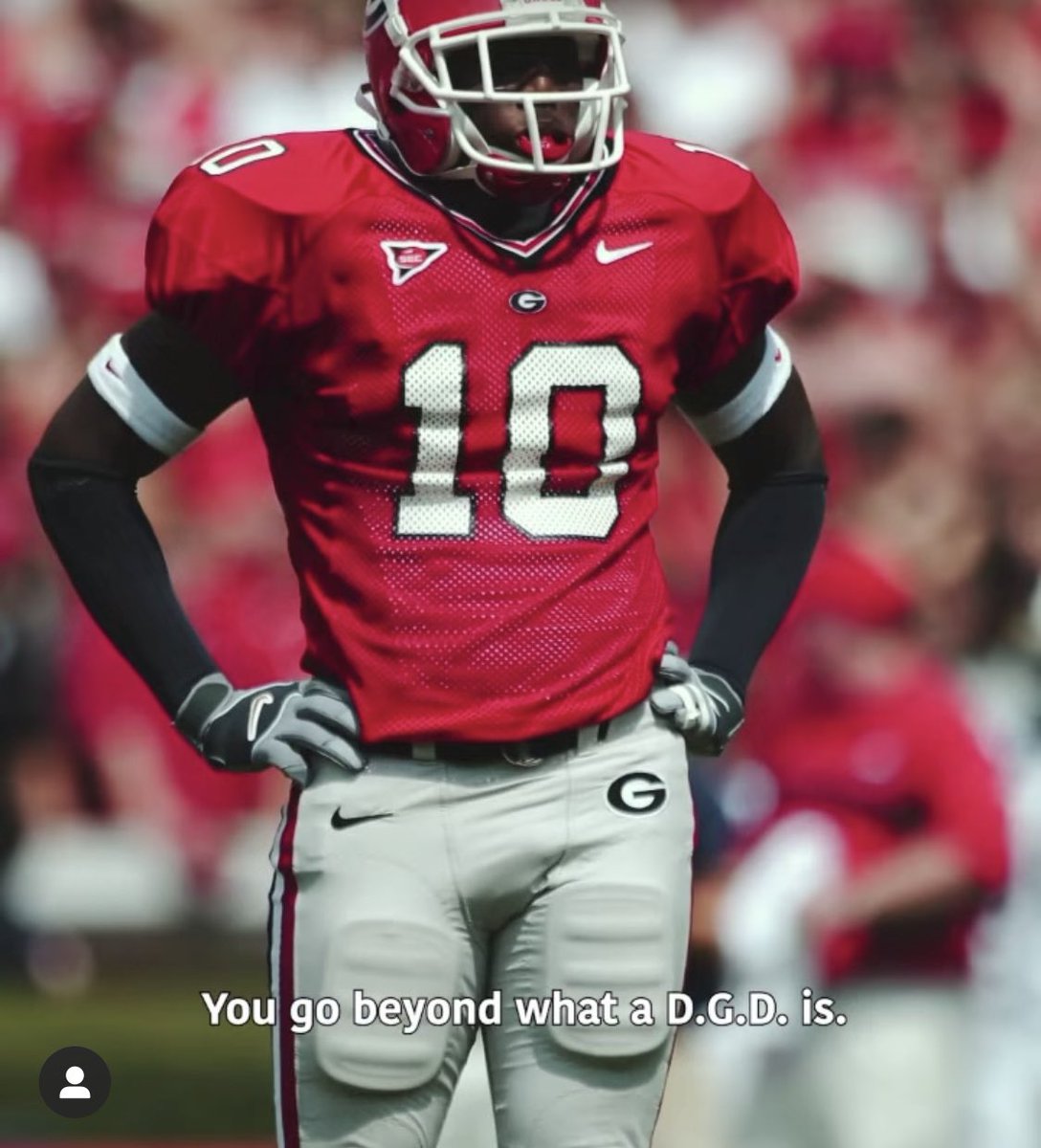 JohnFBachman's tweet photo. Congrats to one of baddest to ever play between the hedges. @ThomasDavisSDTM !!! Just nasty hits. Was great to see so many in person.
🐶 💯
#Dawgs #retirement #Congratulations #getoffthetracks #traincomin #boom https://t.co/7nkGvXkEN2