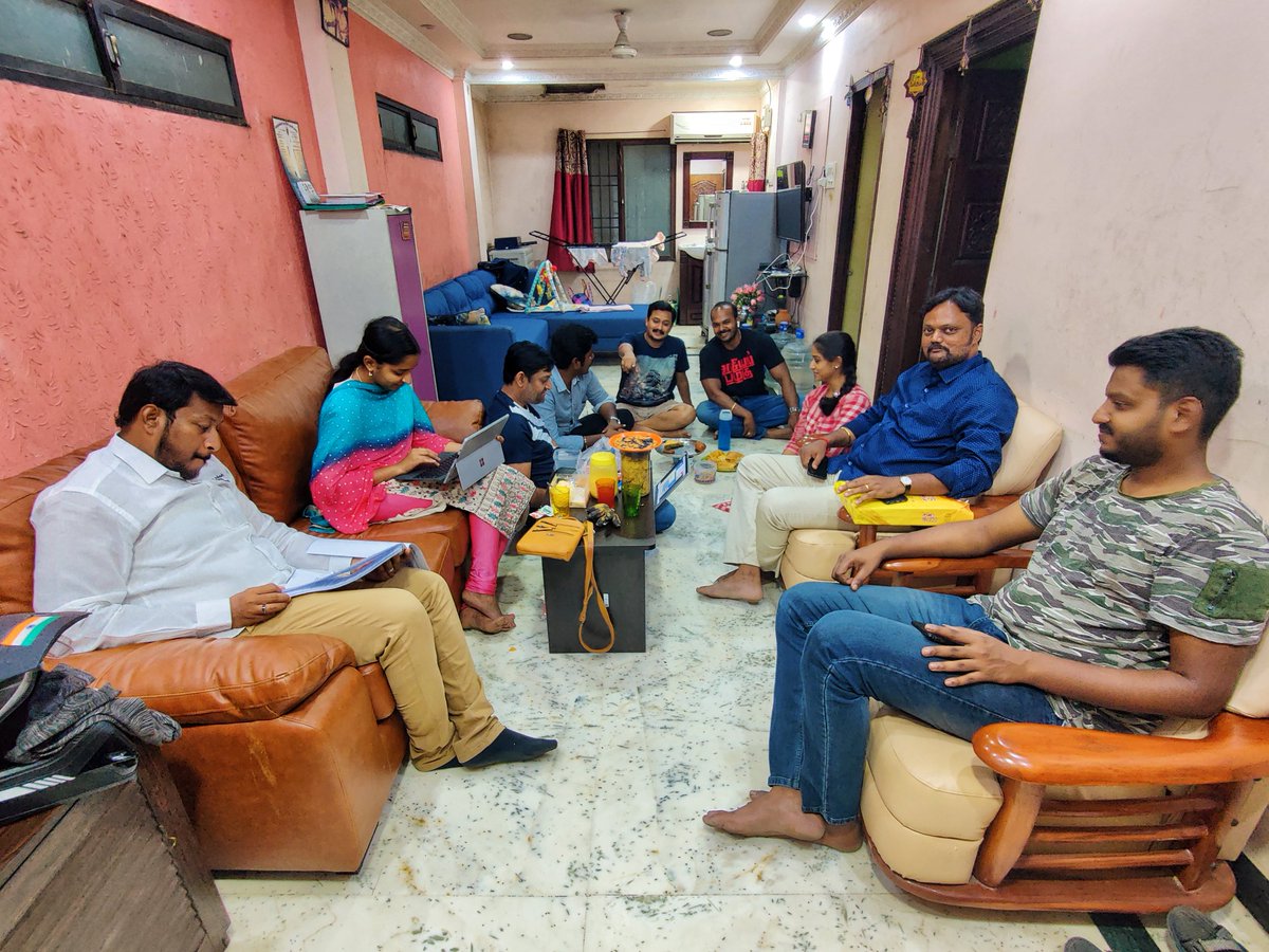 cnpaulpradeep's tweet photo. Young @maiamofficial candidates of #Maduravoyal & #RKnagar constituencies working together with a single Campaign Strategy Team
Sleepless nights from today..
#YouthForSocialChange
#MakkalNeedhiMaiam
#CrossStrategy
@ikamalhaasan @drmahendran_r @SanthoshBabuIAS
#PaulPradeep #MNM https://t.co/v66ZNvBW94