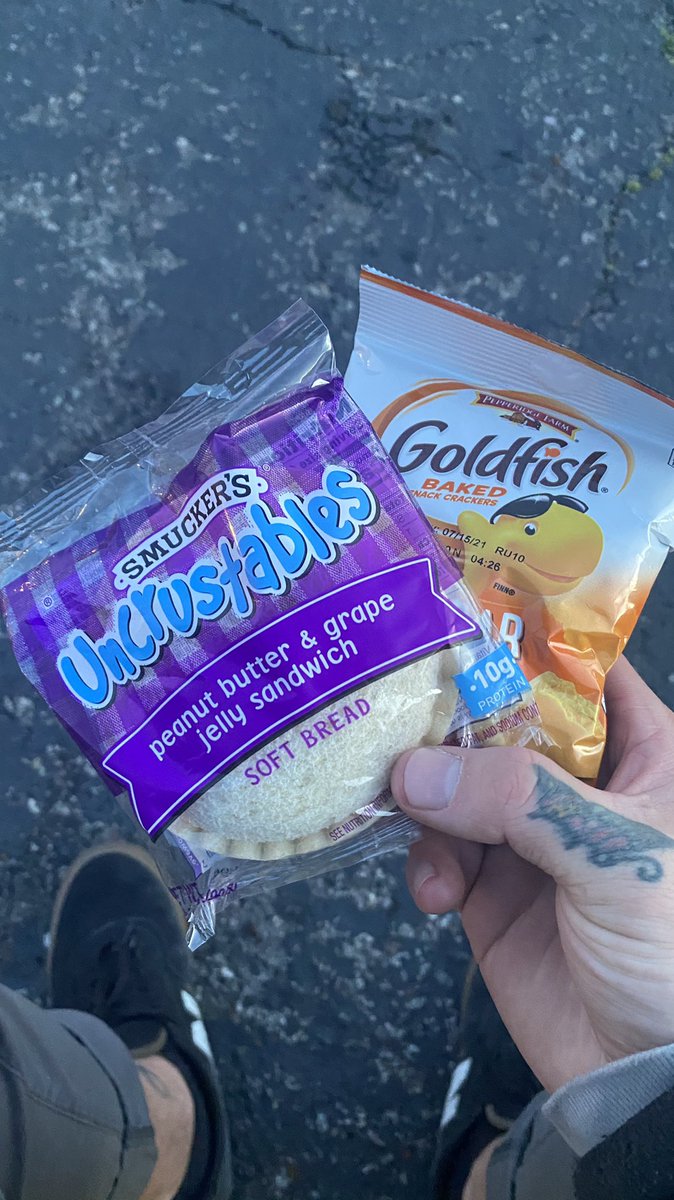 rickyxwillis's tweet photo. Out here eating good https://t.co/yKRVDvB4co