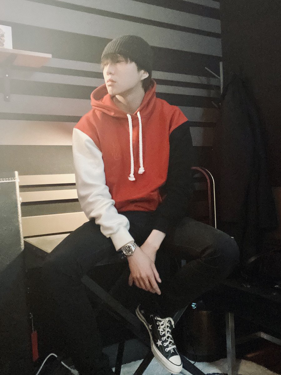 WINNERsWardrobe's tweet photo. 110321 - YOON
- Inside Out Sleeve Hoodie by JW Anderson, $328
- Chuck Taylor All Star 70 Archive Print Low Navy sneakers by Converse, €70.22
📸: @official_yoon_ 

#yoon #KangSeungYoon #winner #ksy #jwanderson #converse #hoodie #sneakers #fashion #mensfashion https://t.co/AYfVTNwiIB
