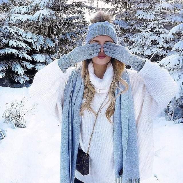 자기 행위를
타인에게 평가 받지 못해
안절부절 못하는 사람들은
버둥거릴수 밖에 없다.
내가 만족할수 있는
삶을 보내고 있다면
누가 알아주지 않아도
행복하다는
자신감이 중요하다...

「약간의거리를둔다」중에서