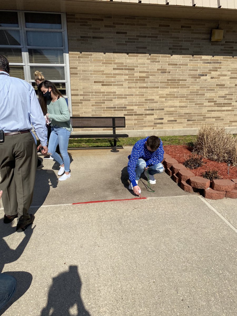 jenifer_rayne's tweet photo. Small but mighty! Addressing human trafficking; a small community eliminating a national crisis. #PocomokeGoesRoyal #RedSandProject #Awareness @PocomokeMiddle @MrRecord21 https://t.co/xxHRD1DtZK