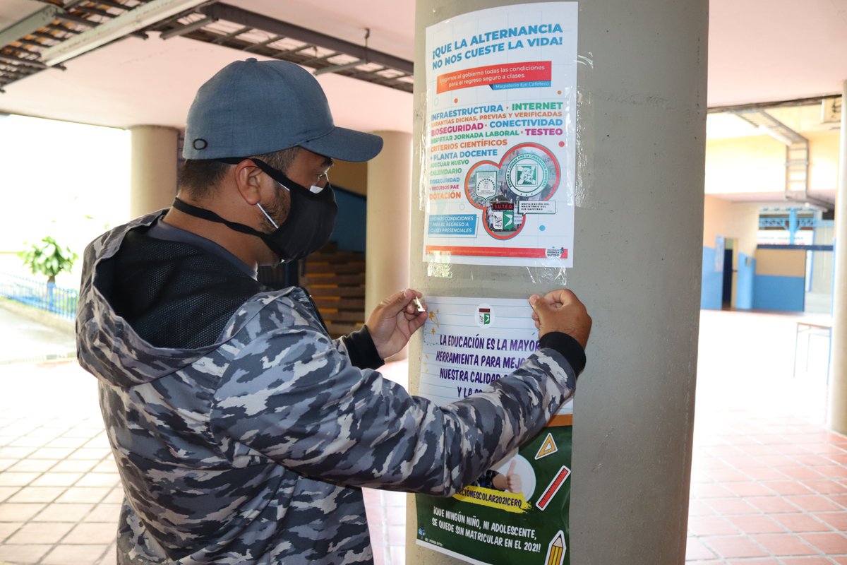 SindicatoSUTEQ's tweet photo. #ResgitroFotográfico 🧐 Visita de directivos #SUTEQ al Instituto Técnico Industrial, ITI (Quindío), para el llenado de encuestas de protocolos de bioseguridad institucional y de aula propuestos por @fecode. https://t.co/F4c1QBTCsG