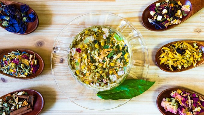 新百合ヶ丘 ホワイトファミリー歯科 喉がイガイガしたり腫れたりするのは 風邪の前兆を示すサイン そんなときは 喉も気分も落ち着く ハーブティー がおすすめです 特に タイム は ドイツでは 喉の痛み や 咳 に効果的な治療法として使