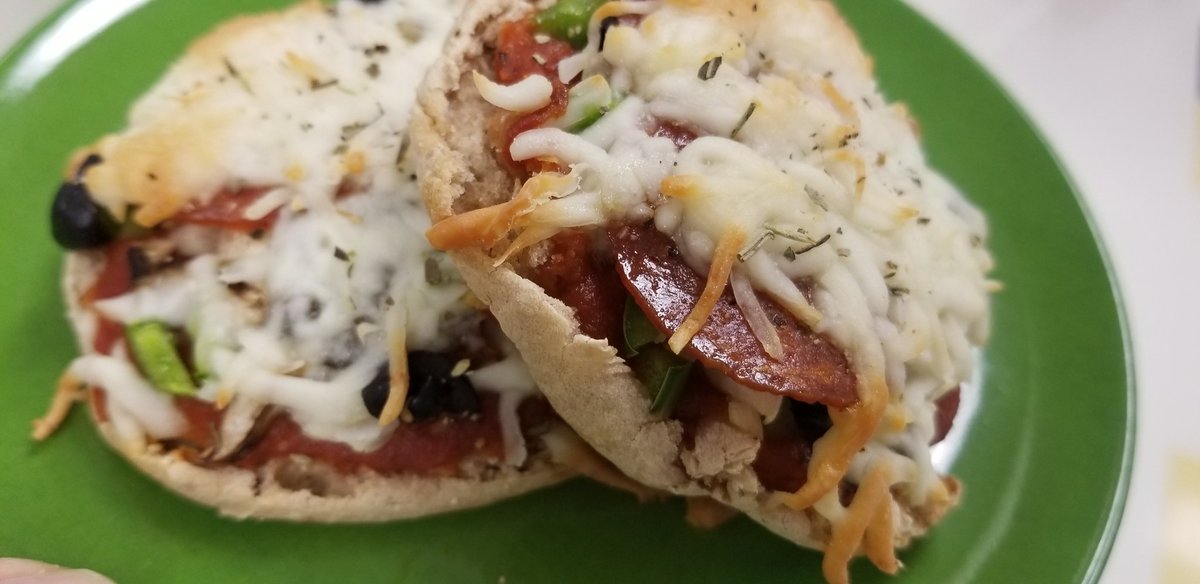 cmullins54's tweet photo. Myplate snack in Nutrition &amp; Wellness today (English muffin pizza)...contains all the food groups! https://t.co/tsaRgzJj7r