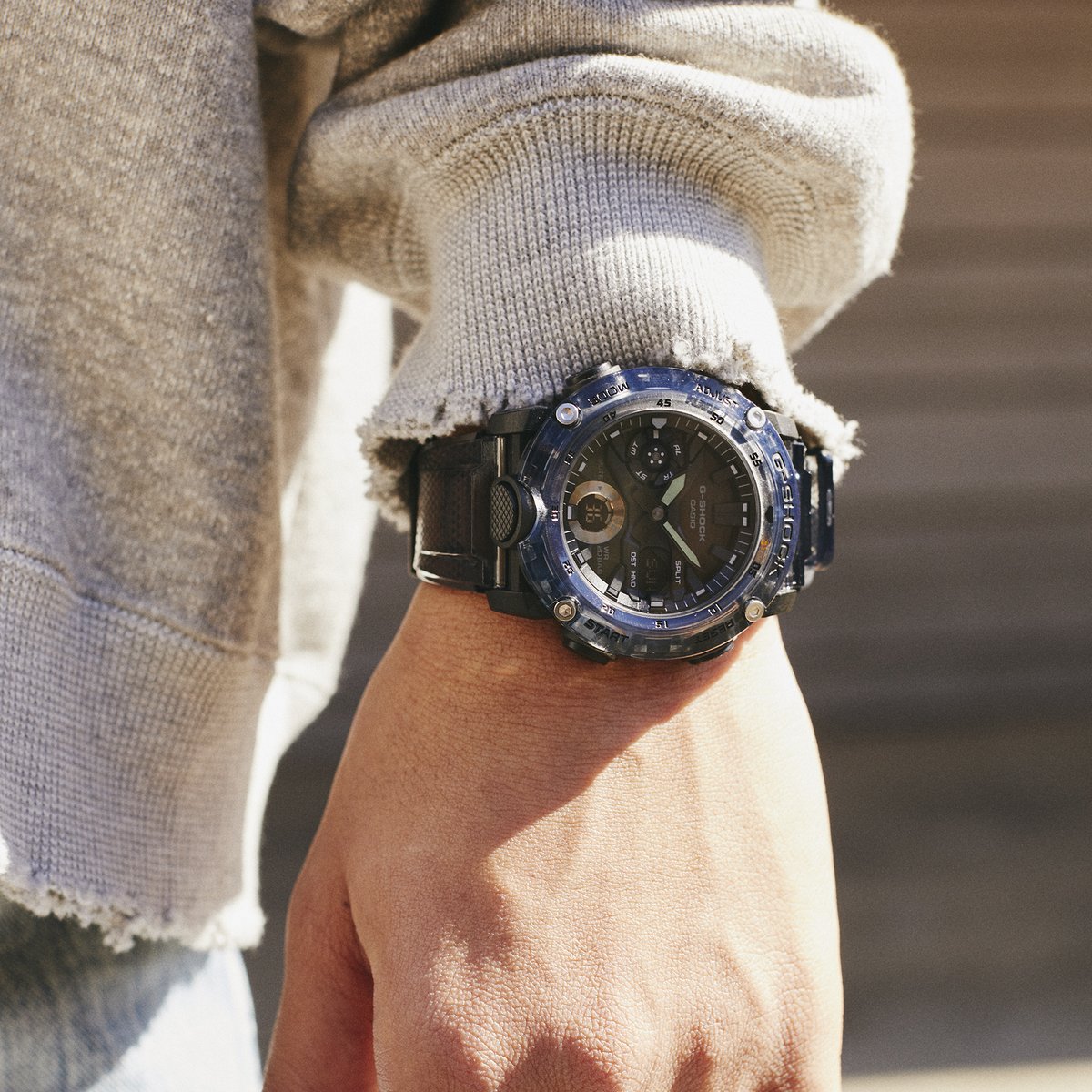 GSHOCK_OFFICIAL's tweet photo. スポーティな印象のGA-2000SKE-8AJFはデニムやフーディーなどのオフスタイルにもマッチ。デイリーに使えるアクセントアイテムとして活躍します。
GA-2000SKE-8AJF
https://t.co/I5Du9Jowfd
#g_shock #ga2000 https://t.co/75lUeuxCGF