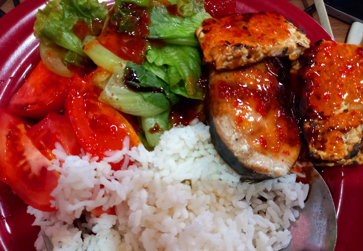 LisaHuang78's tweet photo. Menu siang versi sehat ....
#NurtisiSehat
#GayaHidupSehat https://t.co/bY1n5bmkse