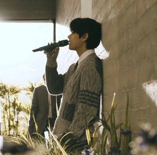 7PurplesforeVe's tweet photo. Life Goes On @BTS_twt 
#Lets_BTS 
#purpleBTS 
MISSING 🙃.
#BlueAndGrey https://t.co/5shAdWTpNr