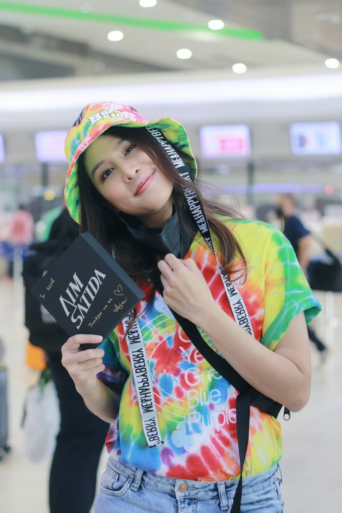 SixTwelveProd's tweet photo. น้องเอมเซ็นอัลบั้มแล้วนะงับบบบ ผู้โชคดีสามท่านเตรียมตัวรับได้เลยงับบ
#TeamAIMazing 
#Babyaimthesecretsongs https://t.co/2sDRktaSxW