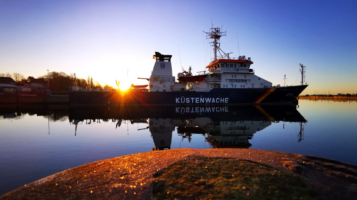 bpol_kueste's tweet photo. 📸 Impressionen unserer Einsatzkräfte der letzten Tagen.
Sonnenaufgang in #Neustadt in Holstein, in #Kiel Holtenau, am Grenzübergang #Schusterkate zwischen #Deutschland und #Daenemark. Schönen Freitag
Wir sind 24/ für euch da & haben noch Plätze frei ➡️ https://t.co/u4PnHdENGC https://t.co/oCMqIgglJV