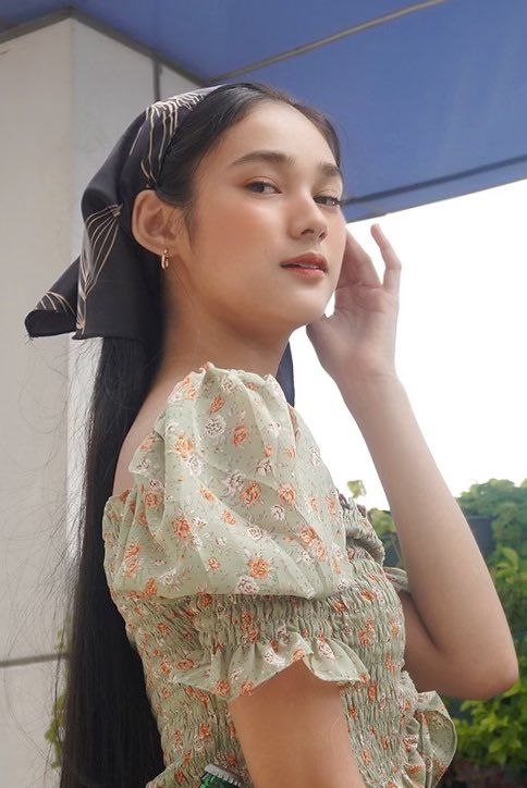 MissKareee's tweet photo. totally mind blown 🤯 HAPPY 700k SUBSCRIBERS ON YT 🎊🥂 so proud huhu congrats karebears 💕 at thank you sa inyong lahat! https://t.co/qhS65zb1wq