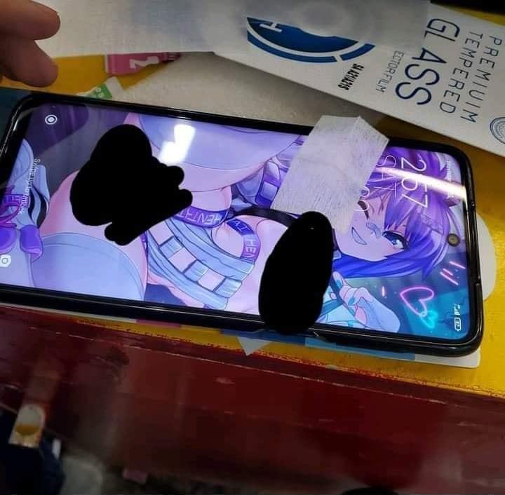 Spinel_Vortex's tweet image. The customers are get day more weird, they even take away the desire to install glass