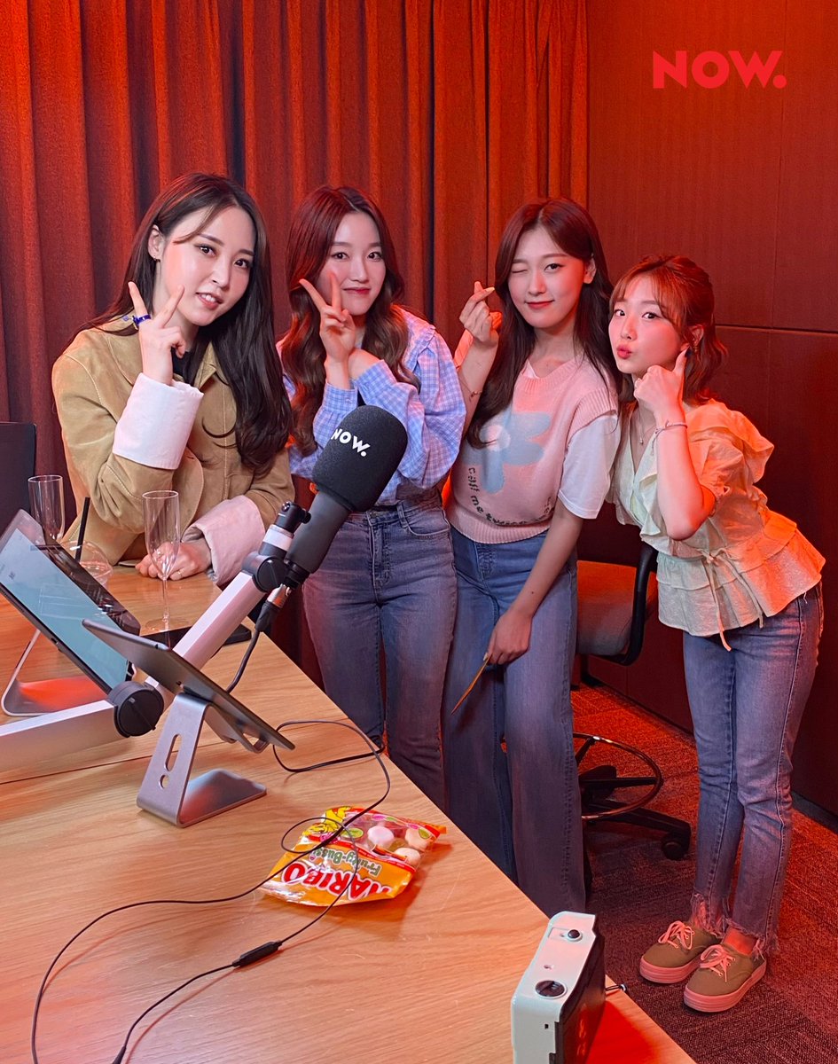 npop_zip's tweet photo. #studio문나잇 꺄르르 웃음이 끊이지 않았던 ⭐️다방! 문대표(#마마무 #문별) 와 #이달의소녀 (#고원 #최리 #여진)  랜선피크닉도 즐기고🌸 고민상담도 알차게 해냈습니당😎 귀요미 인턴 친구들 언제나 환영이니까'_' 다음에 또 놀러와요! #NOW온에어 #MAMAMOO #loonatheworld https://t.co/EOiiG2s2sU