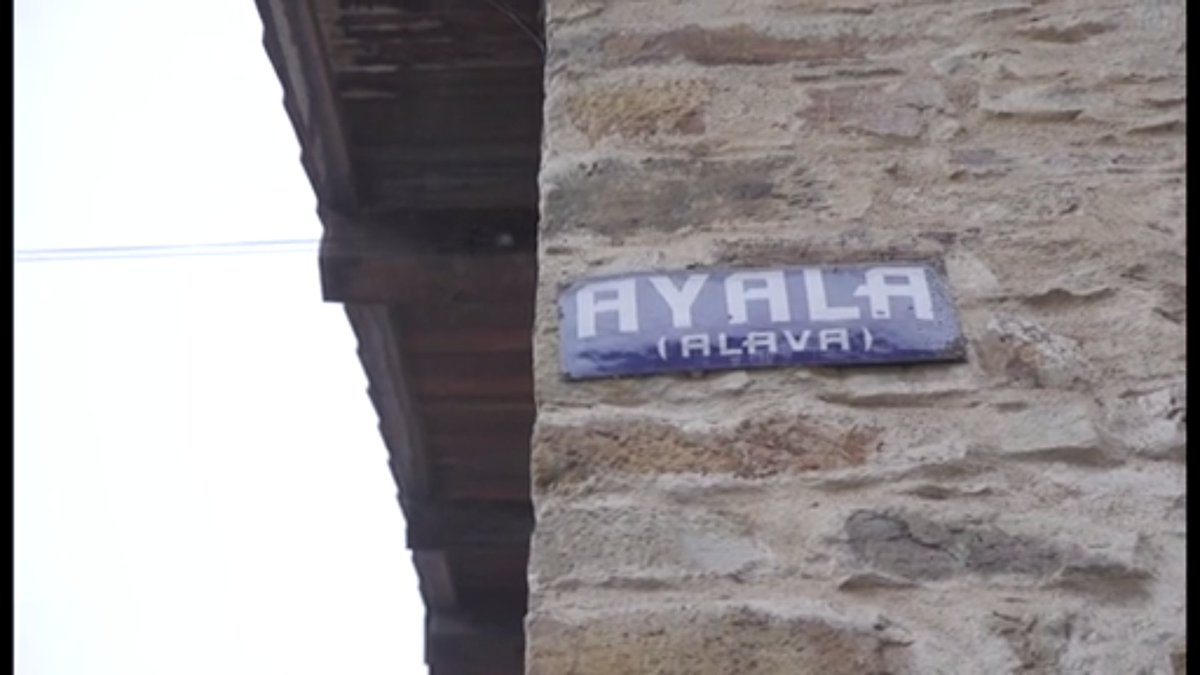 .<a href="/InmaRoiz/">Inma Roiz</a> <a href="/novelame/">Novélame Biografías</a>  plasma en un libro la realidad de la comunidad de mujeres del municipio de #Ayala 🟣
@LaiaEskola
 
#AyalaAiara <a href="/aiarakuadrilla/">Aiaraldeko Kuadrilla - Cuadrilla de Aiaraldea</a>
 
📻 #Herrian <a href="/AcoaAke/">ACOA-AKE</a> 

eitb.eus/es/radio/radio…