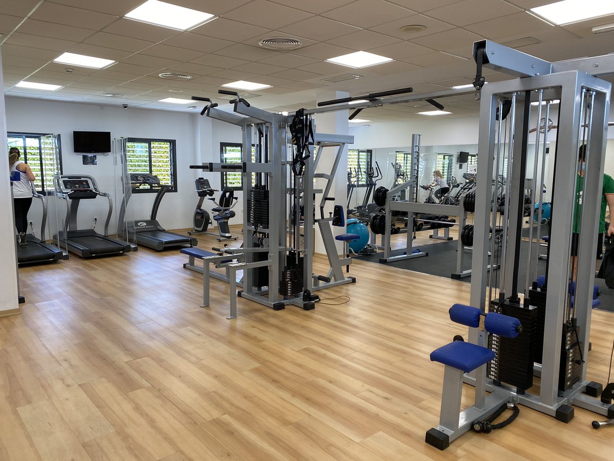 💪🏻¿Se te ocurre una manera mejor de empezar el viernes que haciendo deporte? 
❤️Te esperamos en el gimnasio para soltar tensiones y cargar las pilas para el finde. 
#SeEstanislao