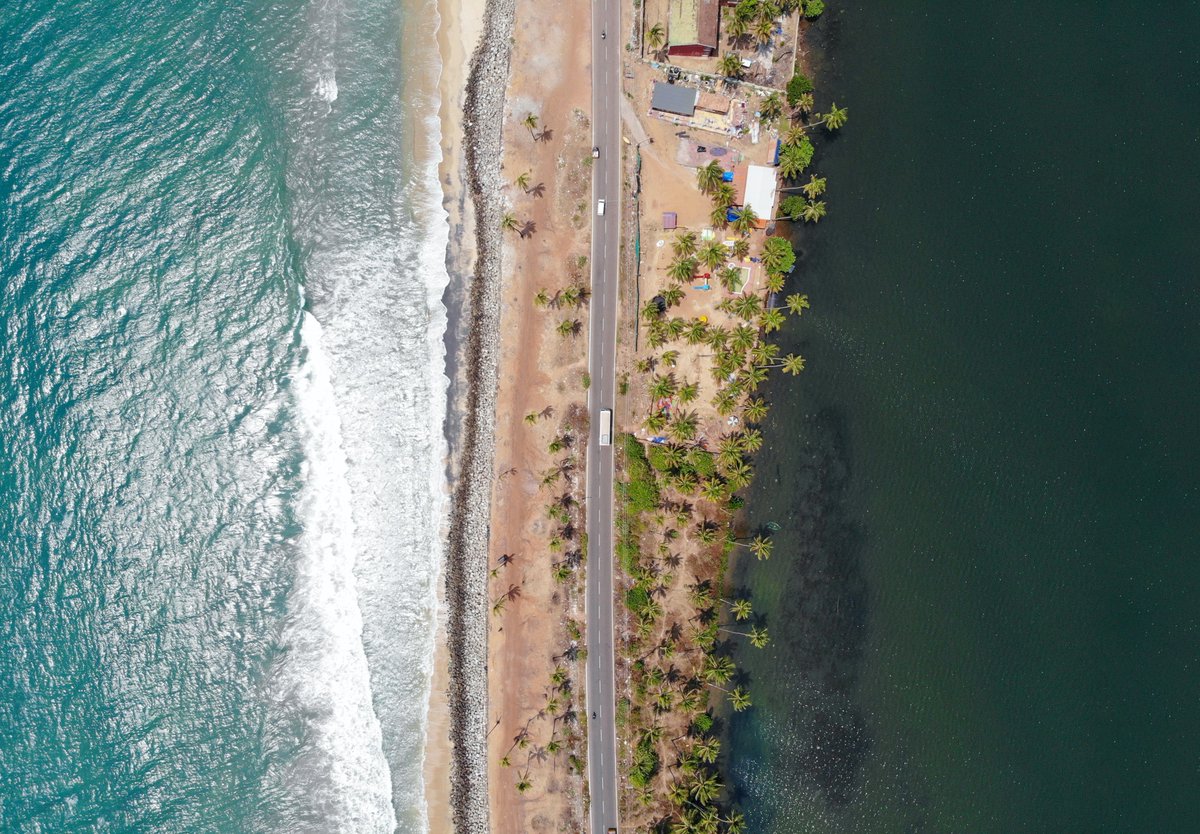 KeralaTourism's tweet photo. Untamed ocean, golden sands, natural spring and an ancient beach temple. Worth the drive? Let us know in the comments below. #Drivecation #KeralaTourism 

📍 Varkala Beach
📷 Rahul Chakraborty https://t.co/fhY7Pk0Xnf
