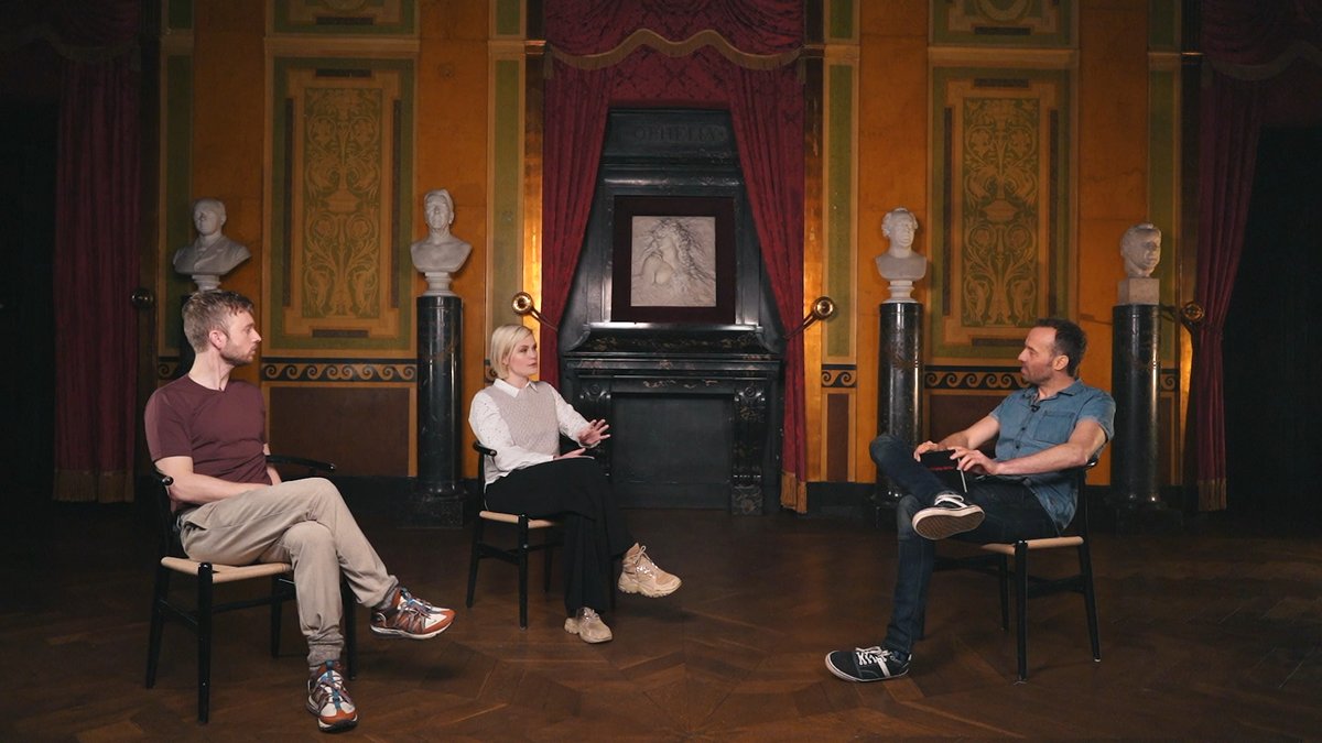 Mød nogle af vores fantastiske kunstnere, som i det nye Kongelige Talkshow fortæller Torben Chris om at stå på scenen og alt muligt andet fra livet på et teater. I første afsnit er det skuespillerne Laus Høybye og Sofie Torp. Se med: bit.ly/3coShqr <a href="/kglteater/">Det Kongelige Teater</a> #kglteater