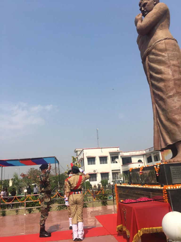 SinghSalty's tweet photo. #NCCforStatues
AMAR SHAHID CHANDRA SHEKHAR AZAD STATUE IN CHANDRASHEKHAR AZAD AGRICULTURE AND TECHNICAL INSTITUTE ADOPTED AND BEAUTIFIED BY CADETS FROM NCC GP KANPUR .@HQ_DG_NCC https://t.co/DRIKSxs6m0