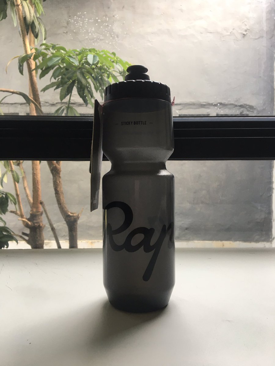 LifeForFixed's tweet image. WTS brand new rapha bidon 750ml - IDR 290.000 - 081290098324 #fnfjb