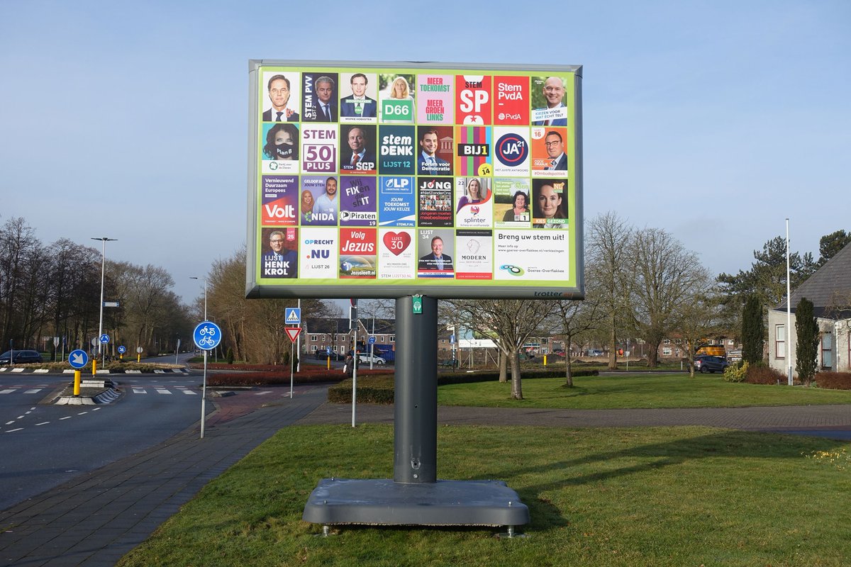 Het verkiezingsbord in Ooltgensplaat is vernield .