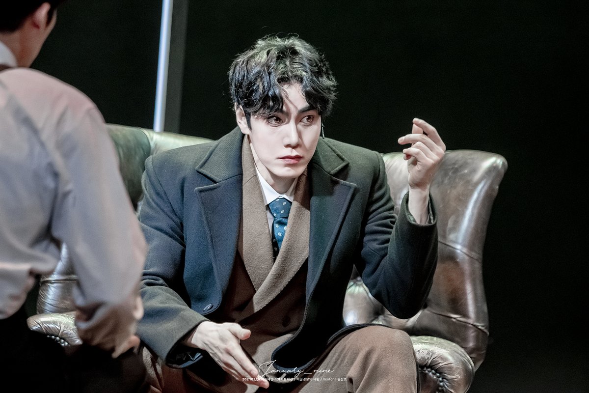 January__nine's tweet image. 210310 뮤지컬 미드나잇 : 액터뮤지션
스페셜 커튼콜 - 비밀경찰의 애환
비지터 : 김찬호 배우님

누가 자꾸 코트 사진 더 내놓으라 해서..