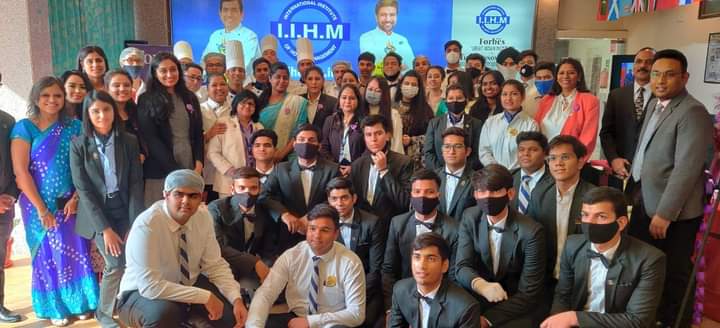 Abeinvarghese2's tweet photo. A glimpse from the women's day power lunch.
#womensday2021 #powerlunch 
#womenempowerment #iihmhotelschool @subornobose @AADirIIHMDELHI @chaturvedi_rina @ajitfnb @chefrathoreiihm @Abhishe67100142 @Reetaiihm @LibraryiihmJpr https://t.co/wCUn2bYlMi