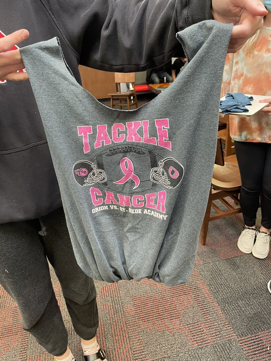 profebenedict's tweet photo. Finished up Huellas 1.11 @senoraCMT today about Moda Rápida(fast fashion) that combined two of my passions: fashion and helping the environment. Ended the unit with arts and crafts. we up cycled an old T-shirt into a reusable bag! #fastfashion #repurposedclothing #orionspanish https://t.co/XLtCcZHOIQ