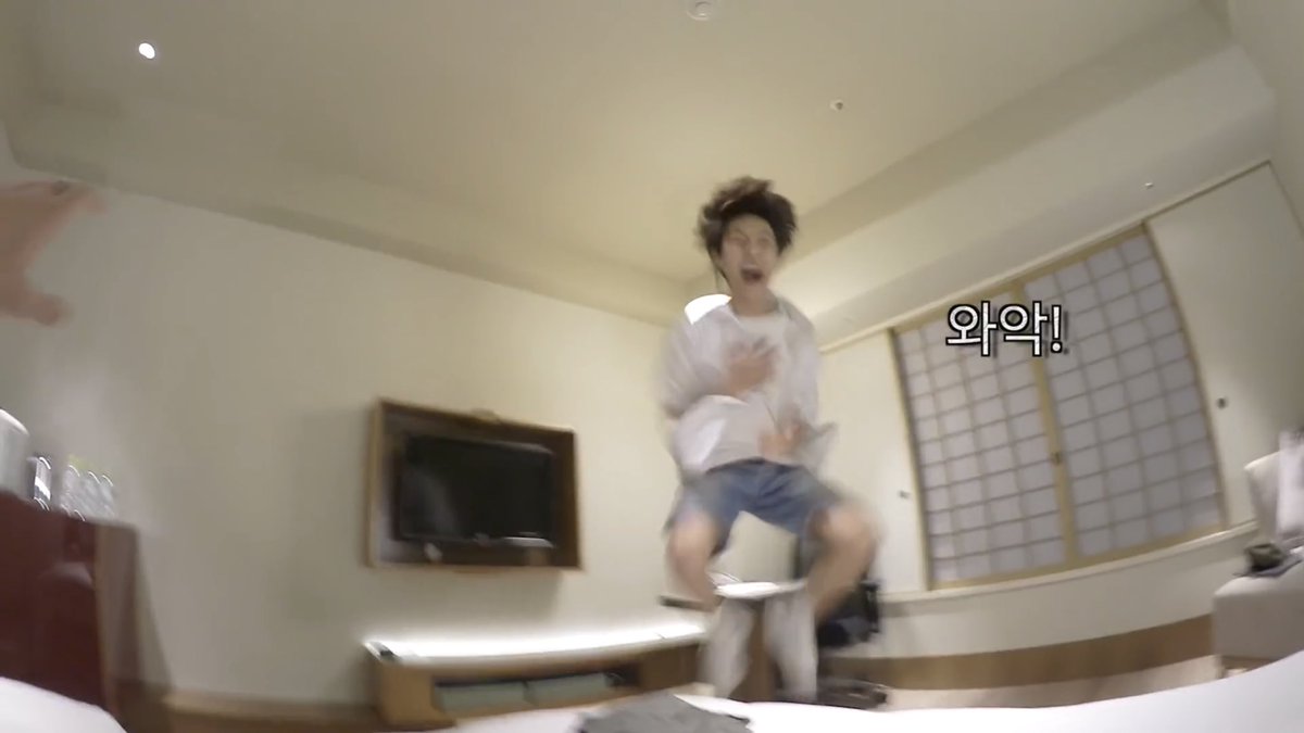 เท้าน้องอินจุนไม่มีวันได้ติดพื้นออ5555555555555555555555