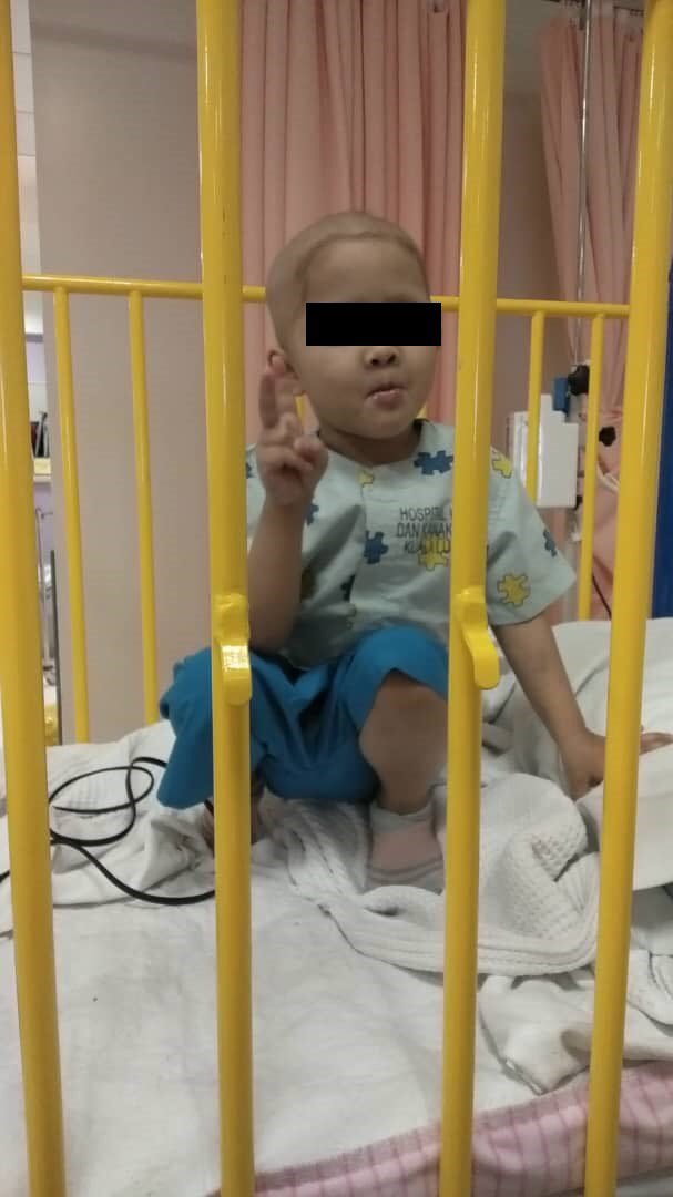 zumairaaa's tweet photo. HELP ADIK NI PLISS KORANG!🥺🙏

Adik Arisha ni baru je masuk 3 tahun this year. Adik ni kena kanser tulang belakang(Yolk Sac Tumor Cancer)Stage 4 😭 tahun 2019 haritu. til now dia masih jalankan rawatan kimo di Hospital Wanita&amp;Kanak-Kanak KL. 

Please RT untuk keberkatan jumaat😢 https://t.co/wVzX41FWII