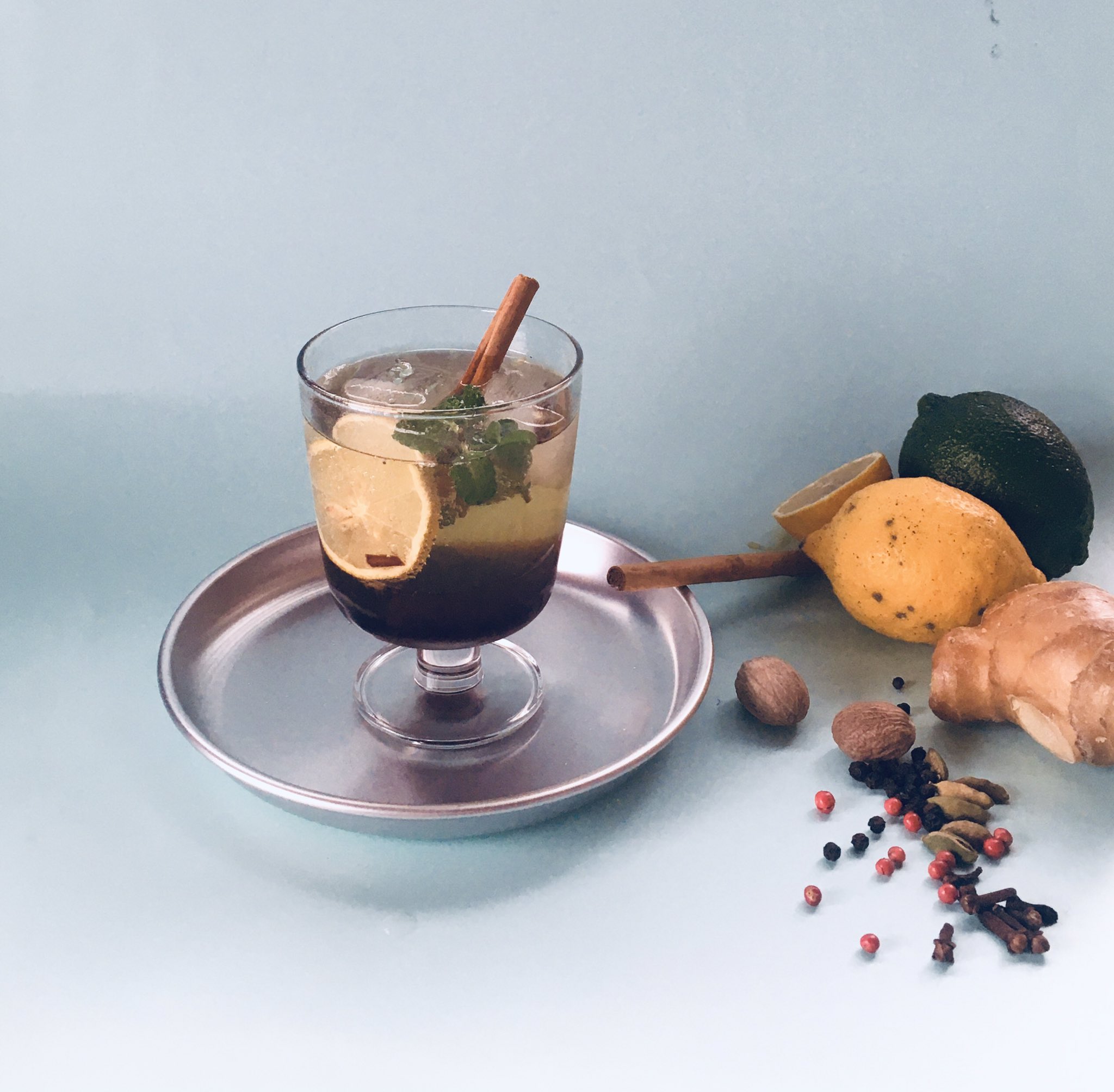 ピークスベニエ 雲亭さんの時から人気でしたシナモンナツメグカルダモン バニラ スパイスたっぷりのアールグレイティーソーダ パワーアップしてます チコリも入りました 3 14のスローハウスさんでお出しします めぐるふぁーむさんのカレーと一緒に