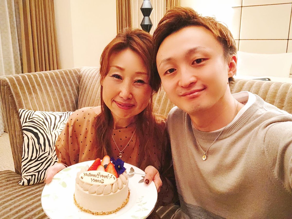 Sunny Ziaスピリチュアルダイアリーch お部屋でsunnyのバースデーサプライズ 人を喜ばすのってすごく気持ちが良いですね Sunnyおめでとう いつもありがとう ツインレイ スピリチュアル 歳の差カップル 逆歳の差カップル 京都 ケーキ