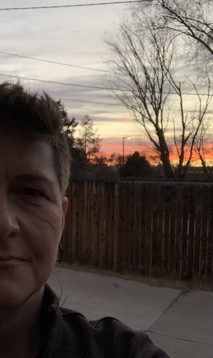 hufflepuffrogue's tweet photo. #maskface, #sunset, and #springwinds https://t.co/JXUtiySDiU