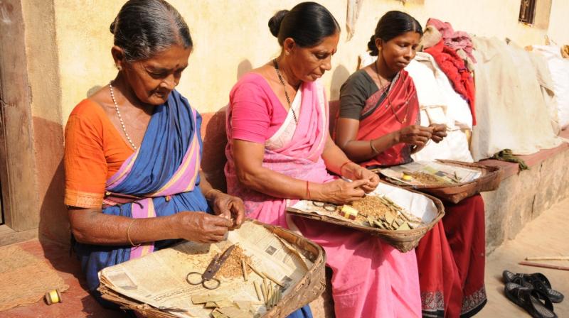 BeediLivelihood's tweet photo. Amendments to COTPA 2003 will throw lakhs of home based beedi rollers, especially women out their gainful employment and will lead to starvation. 

Help us @PMOIndia @narendraModi 

#BeediLivelihoodsMatter #HumBhiLocal @LabourMinistry @ilo @TribalsAffairsIn @MoRD_GOI @NCWIndia https://t.co/pXz2WBlJyx