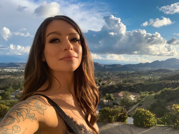 Pinch me, I’m horny ? https://t.co/bJaBBzwMVH