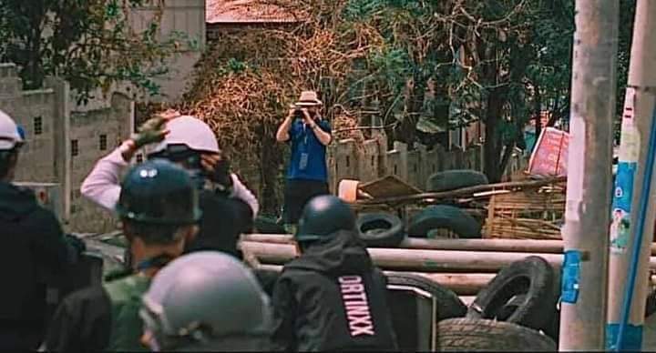 Byun_Sori6104's tweet photo. The military terrorists beat and kicked Robert Biciaga, the citizen of Poland!!!

They terrorize not only to our citizens but also to the foreigners !!!

UNSC ACT NOW

#WhatsHappeningInMyanmar
#Mar12Coup https://t.co/BuvFmQrIAz