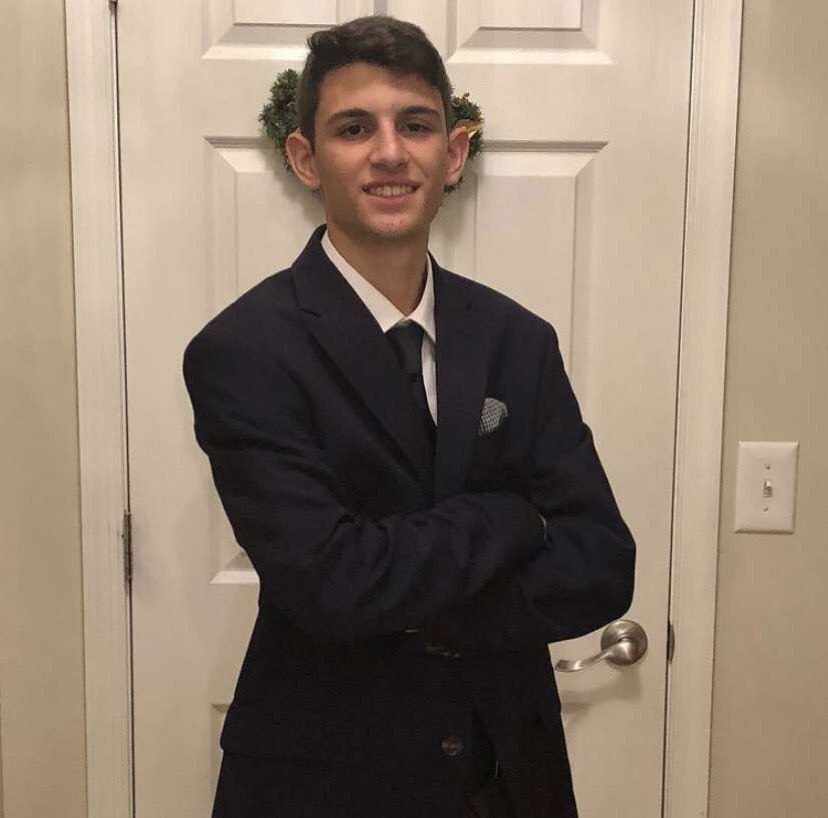 DominickLarsen4's tweet photo. Bitches be like “The world is running out of water and ice” Then explain this icy drip. #saucedup https://t.co/WXxlOFXr4D