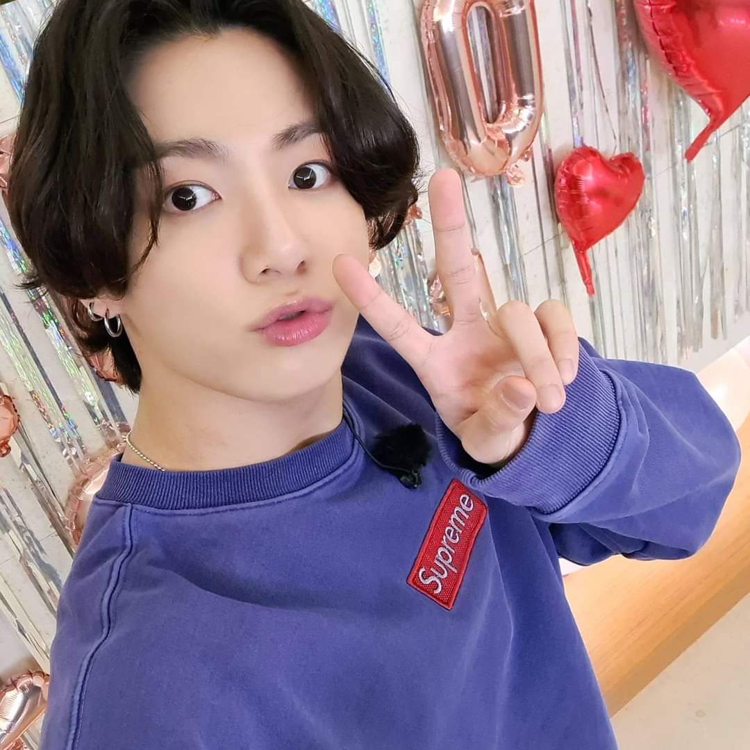 jk06130614's tweet photo. Hi love 😘💜 @bts_bighit @BTS_twt https://t.co/Os0z9rpZ26
