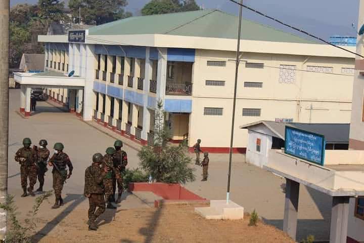 Crystal40212597's tweet photo. Terrorists are stationing at MINTAT hospital , Chin State. Hospital is not a place for military station!!
UNSC ACT NOW
#WhatsHappeningInMyanmar
#Mar12Coup https://t.co/lcE9KOZyuU