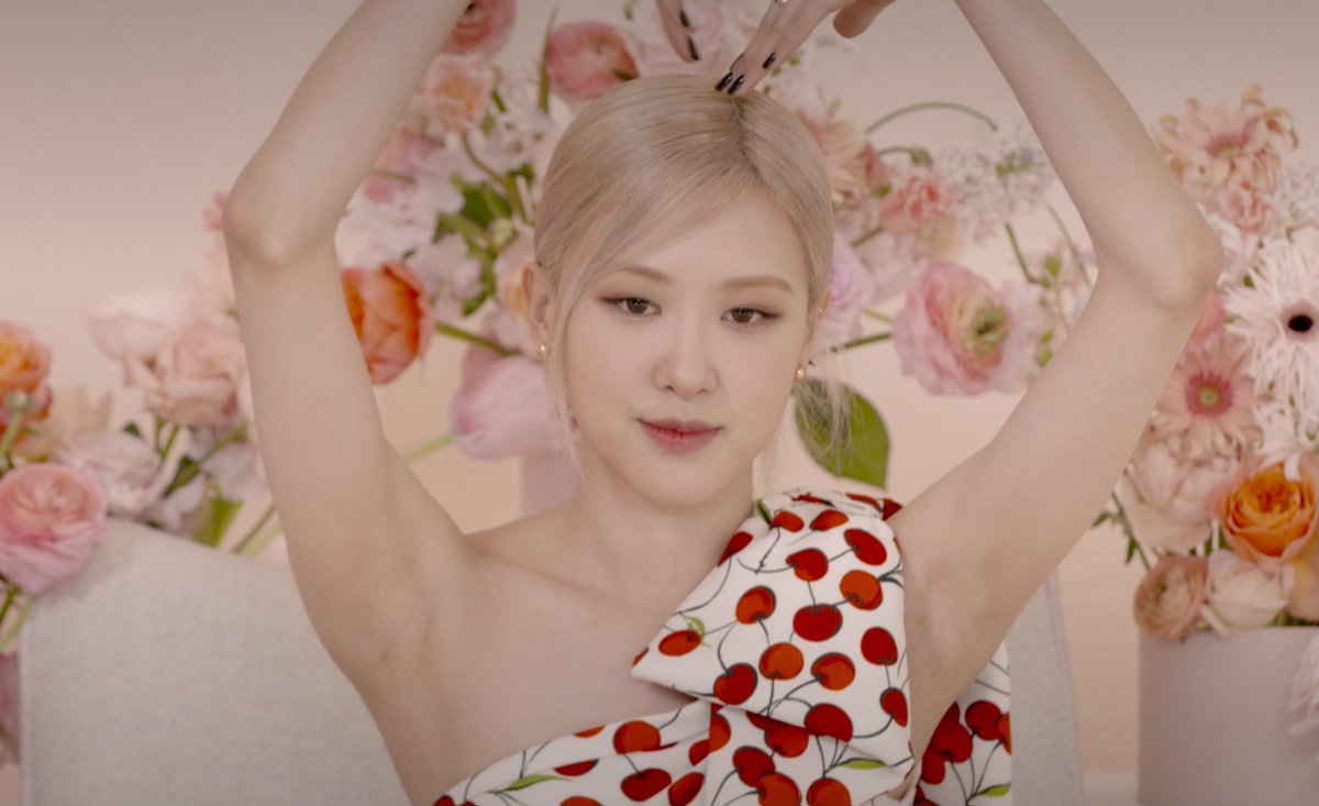 foreverose_'s tweet photo. 로제 -R- ❤️ 

#SoloArtistROSÉ  
#로제_두시_온��그라운드
#로제 #ROSÉ @BLACKPINK https://t.co/r0QYPC110z