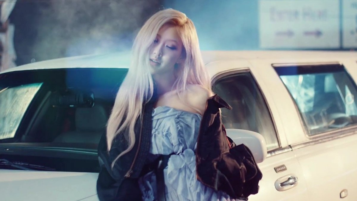 roseannepics's tweet photo. the way rosé ate this look up https://t.co/zvYeOnsAg8