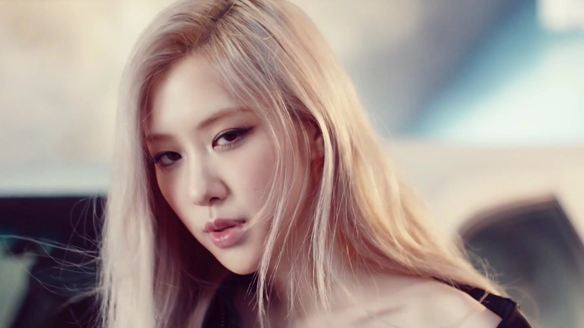roseannepics's tweet photo. the way rosé ate this look up https://t.co/zvYeOnsAg8